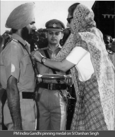 102 indira gandhi pinning medal on si darshan singh w