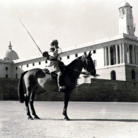 107 mounted policeman with wireless set