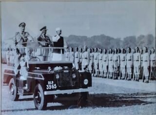 123 sh lal bahadur shastri, hm, taking salute at red fort